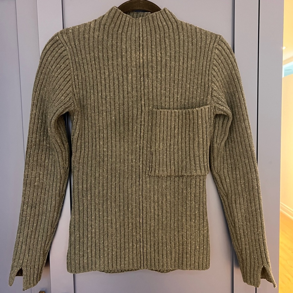 Paper label Liz Long Sleeved ribbed green sweater with pocket. Size small